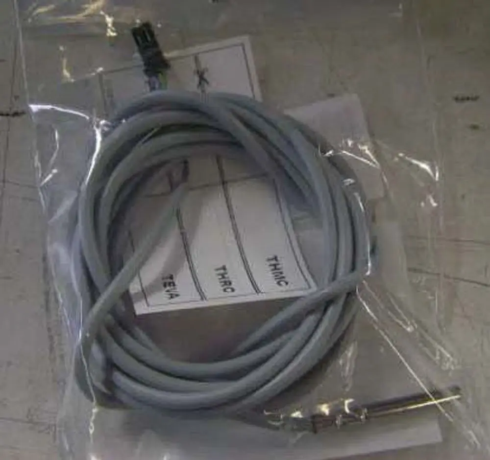 Temperaturfühler in einer Verpackung, mit einem grauen Kabel und einem metallischen Anschluss, hergestellt von Remeha.